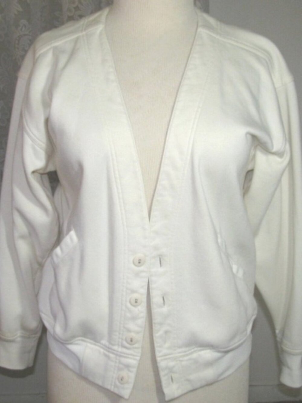 Ladies CREAM poly cotton SWEATSHIRT Size Medium Cheetah